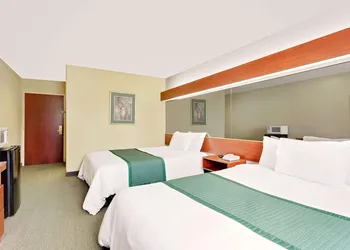 Microtel Inn & Suites by Wyndham Thomasville/High Point/Lexi hotel thumbnail 5