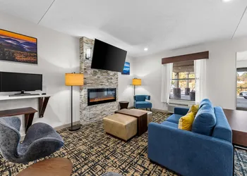 Clarion Pointe hotel thumbnail 2