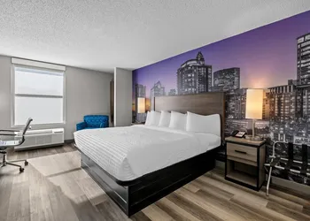 Clarion Pointe hotel thumbnail 6