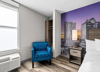 Clarion Pointe hotel thumbnail 8