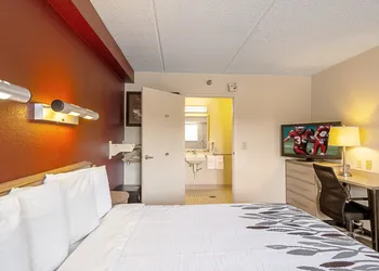 Red Roof Inn Florence - Civic Center hotel thumbnail 8