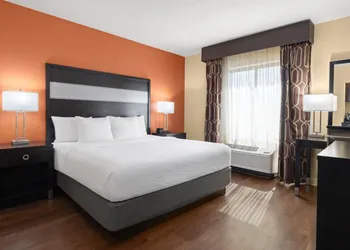 La Quinta Inn & Suites by Wyndham Florence hotel thumbnail 6