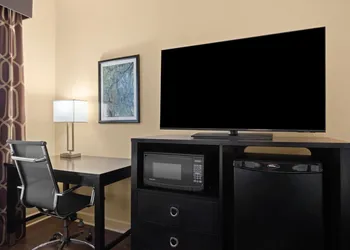 La Quinta Inn & Suites by Wyndham Florence hotel thumbnail 8
