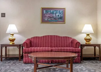 Econo Lodge Saint Stephen hotel thumbnail 2
