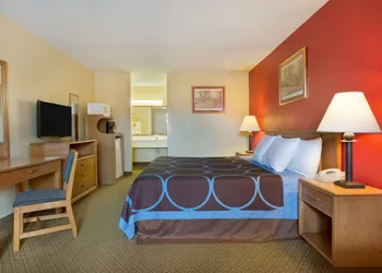 Super 8 by Wyndham Lancaster hotel thumbnail 3