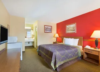 Super 8 by Wyndham Lancaster hotel thumbnail 5