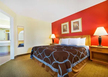 Super 8 by Wyndham Lancaster hotel thumbnail 8