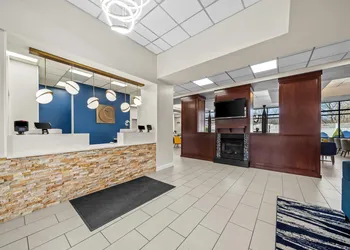 Comfort Inn & Suites Plainville-Foxboro hotel thumbnail 3