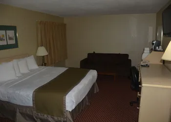 Travelodge by Wyndham Lethbridge hotel thumbnail 4