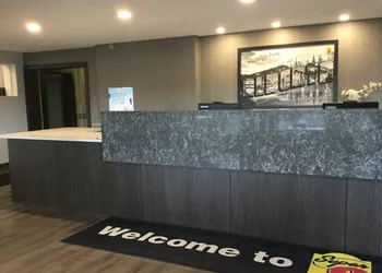 Super 8 by Wyndham Lethbridge hotel thumbnail 2