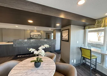 Super 8 by Wyndham Lethbridge hotel thumbnail 6