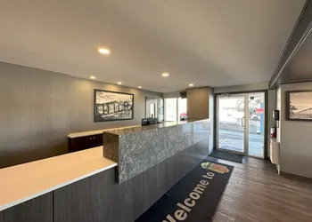 Super 8 by Wyndham Lethbridge hotel thumbnail 8