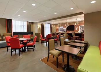 Hampton Inn Wichita Falls Sikes Senter Mall hotel thumbnail 3