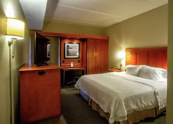 Hampton Inn Wheeling hotel thumbnail 8