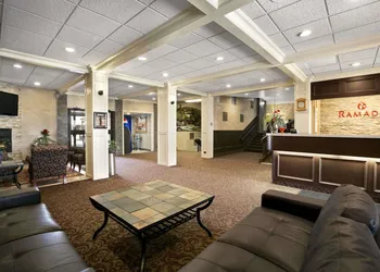 Ramada by Wyndham Lethbridge hotel thumbnail 2