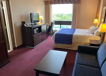 Ramada by Wyndham Lethbridge hotel thumbnail 3