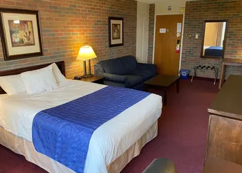 Ramada by Wyndham Lethbridge hotel thumbnail 6