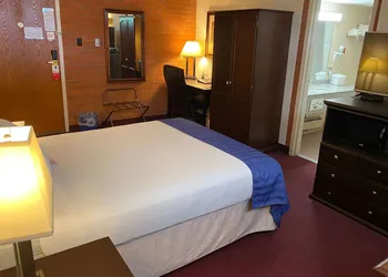 Ramada by Wyndham Lethbridge hotel thumbnail 7