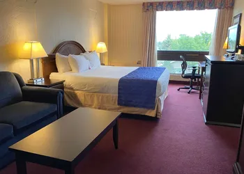 Ramada by Wyndham Lethbridge hotel thumbnail 8