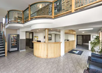 Days Inn by Wyndham Lethbridge hotel thumbnail 2