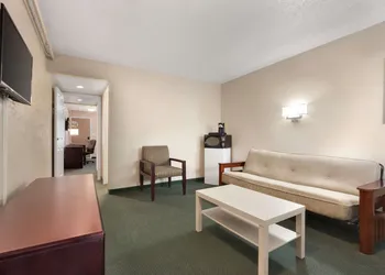 Days Inn by Wyndham Lethbridge hotel thumbnail 4