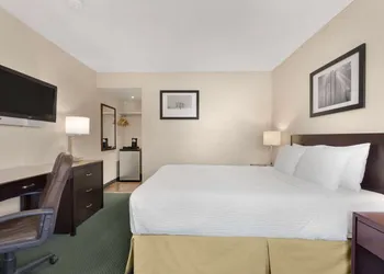 Days Inn by Wyndham Lethbridge hotel thumbnail 7