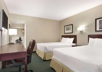 Days Inn by Wyndham Lethbridge hotel thumbnail 8