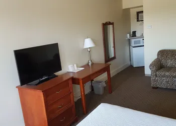 Knights Inn Lethbridge hotel thumbnail 8