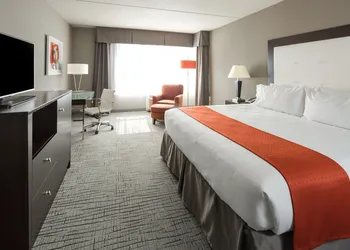Holiday Inn Hotel & Suites Davenport by IHG hotel thumbnail 4