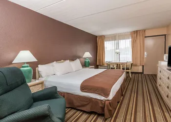 Travelodge by Wyndham Deltona hotel thumbnail 8