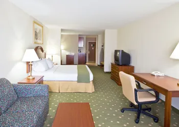Holiday Inn Express & Suites Live Oak by IHG hotel thumbnail 3