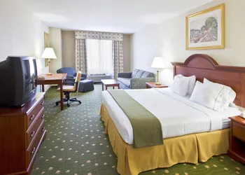 Holiday Inn Express & Suites Live Oak by IHG hotel thumbnail 4