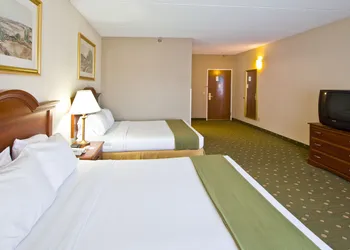 Holiday Inn Express & Suites Live Oak by IHG hotel thumbnail 5