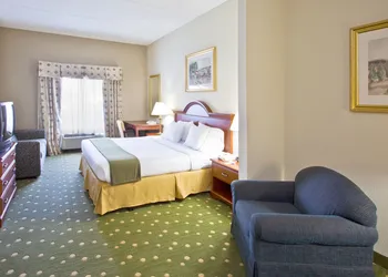 Holiday Inn Express & Suites Live Oak by IHG hotel thumbnail 6