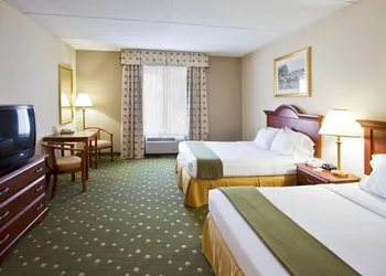 Holiday Inn Express & Suites Live Oak by IHG hotel thumbnail 7