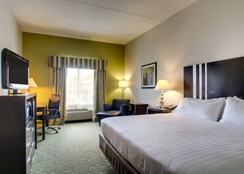 Holiday Inn Express & Suites Live Oak by IHG hotel thumbnail 8