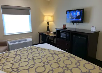 Baymont by Wyndham Jefferson City hotel thumbnail 7