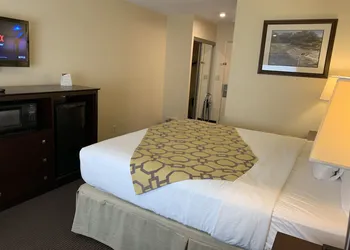 Baymont by Wyndham Jefferson City hotel thumbnail 8