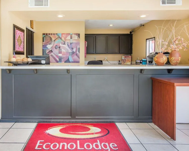 Econo Lodge Inn & Suites Lodi - Wine Country Area hotel detail image 2