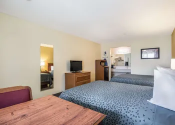 Econo Lodge Inn & Suites Lodi - Wine Country Area hotel thumbnail 7