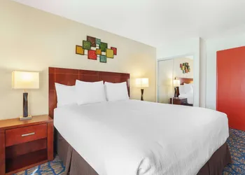 Best Western Plus Villa Del Lago Inn Patterson hotel thumbnail 5