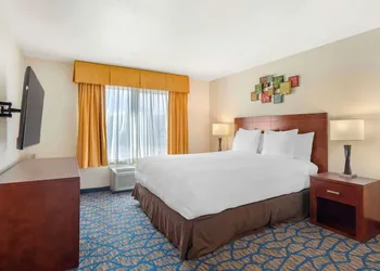Best Western Plus Villa Del Lago Inn Patterson hotel thumbnail 7