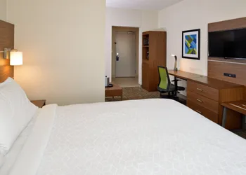 Holiday Inn Express Hotel & Suites Lodi by IHG hotel thumbnail 5