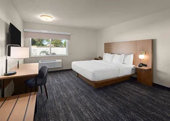 Ramada by Wyndham Merced hotel thumbnail 8