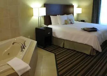 Hampton Inn & Suites Merced hotel thumbnail 3