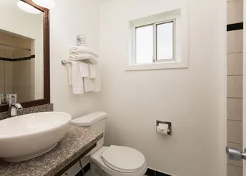 Signature Inn Merced Yosemite Parkway hotel thumbnail 8