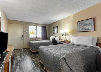 Knights Inn Madera hotel thumbnail 4