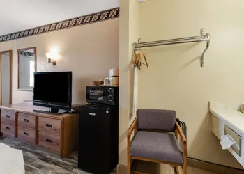 Knights Inn Madera hotel thumbnail 5