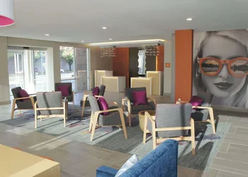 La Quinta Inn & Suites by Wyndham Madera hotel thumbnail 2
