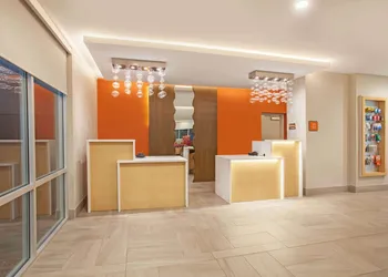 La Quinta Inn & Suites by Wyndham Madera hotel thumbnail 6